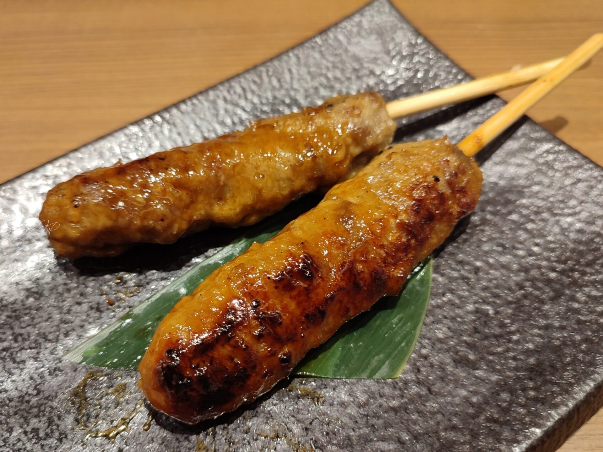 牛タンつくねの一皿。香ばしく食べ応えがあり、青葉の新百合ヶ丘ランチに“ちょい足し”したくなる一品。