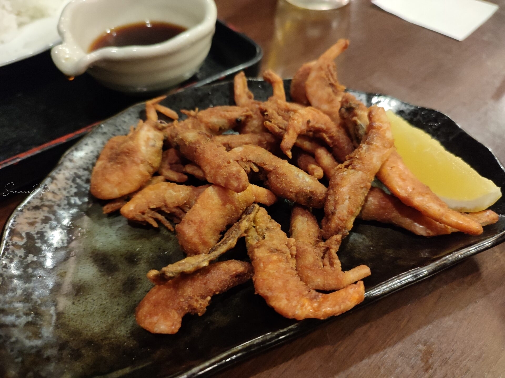 東京都稲城市・南多摩のスーパー銭湯「季乃彩(ときのいろどり)」館内レストランのエビの唐揚げ|揚げたてで香ばしい人気メニュー