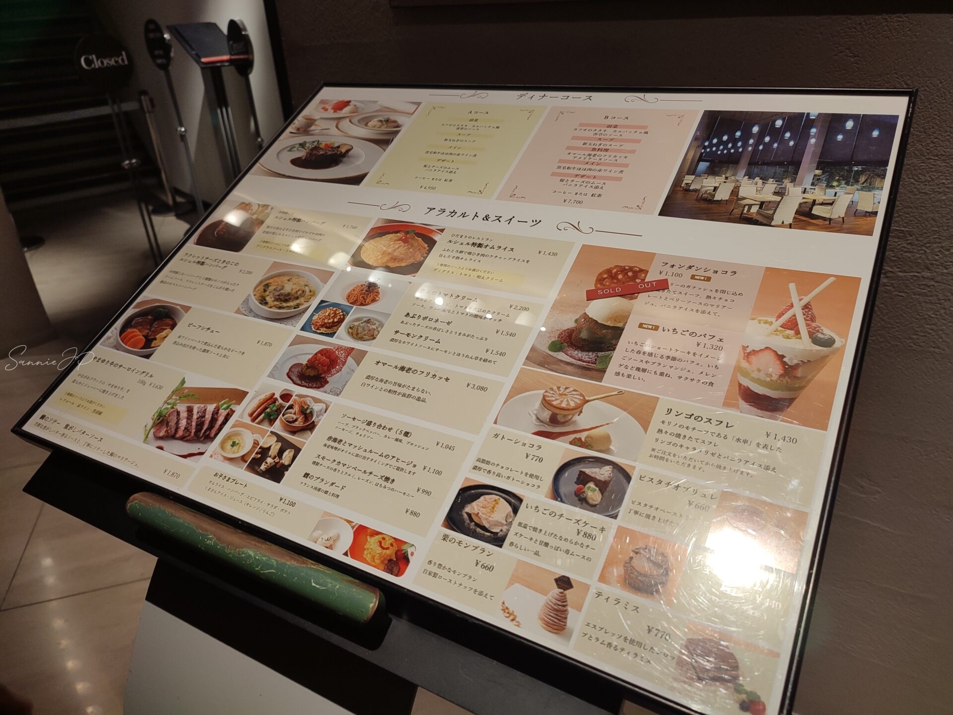 Le Ciel Molinoの店頭に置かれたメニュー看板