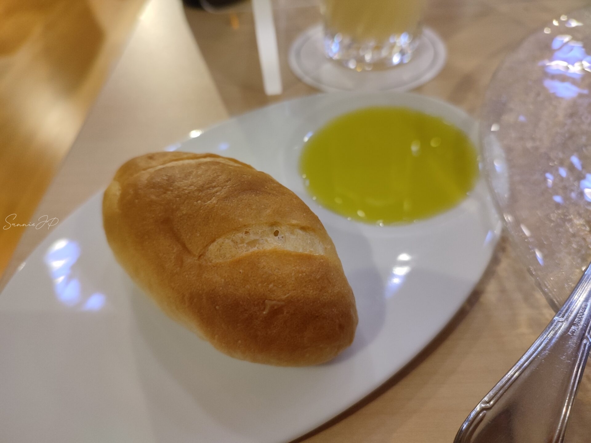 Le Ciel Molinoのコース料理で提供されたパンとオリーブオイル