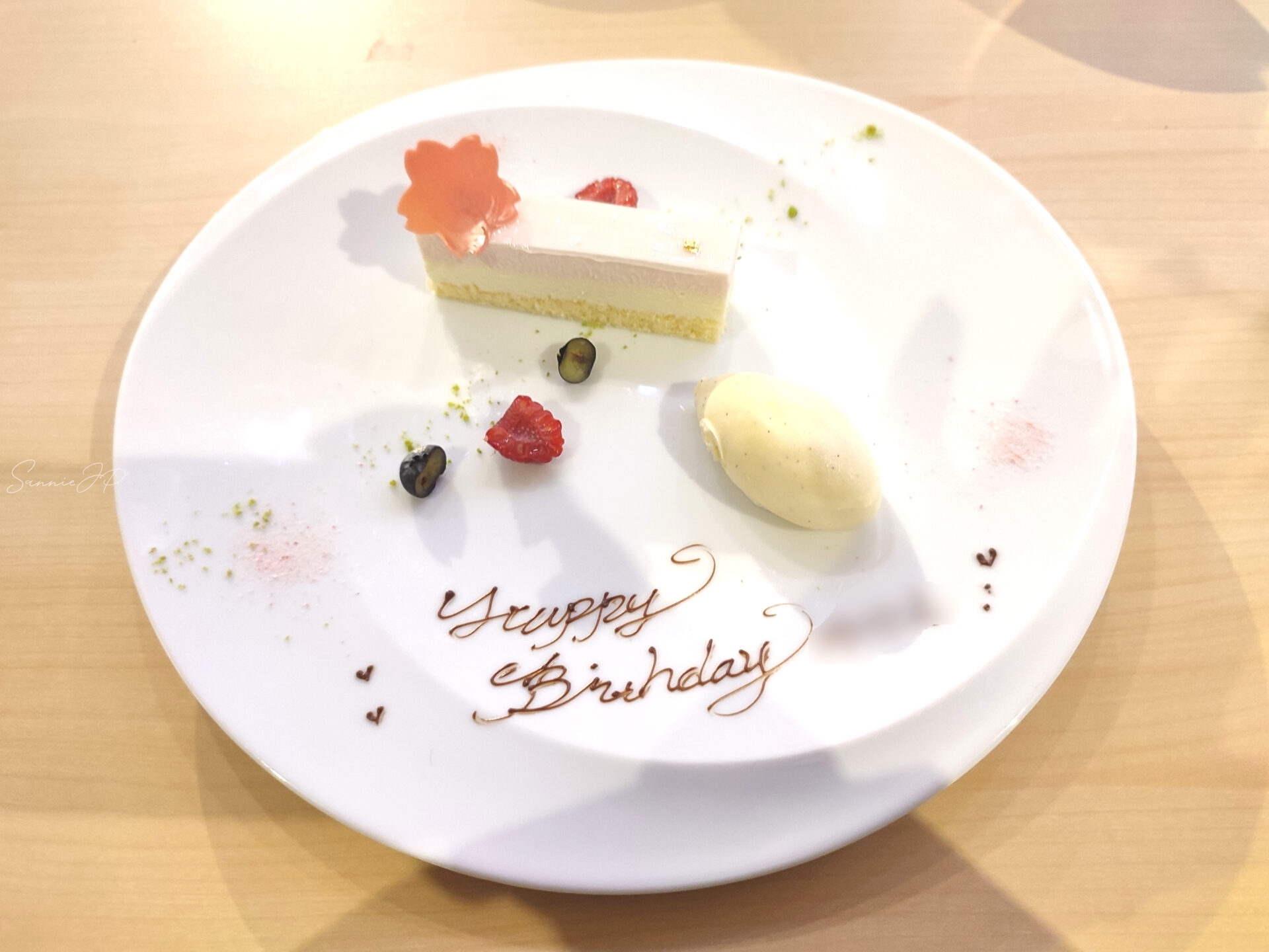 Le Ciel Molinoの記念日ディナーで提供されたバースデープレート