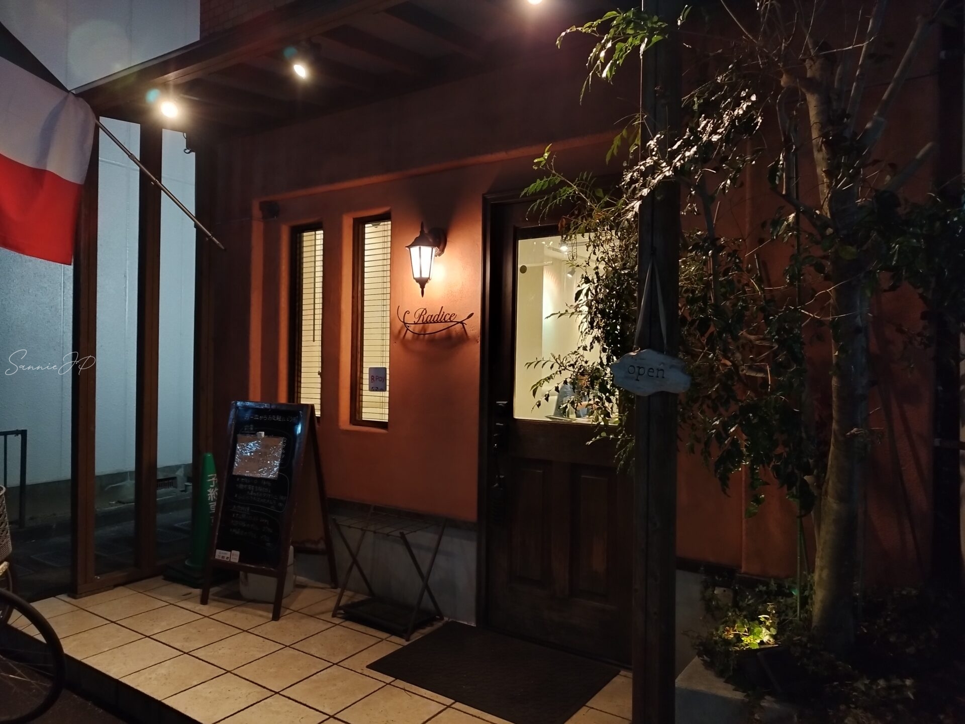 ラディーチェの店舗入り口