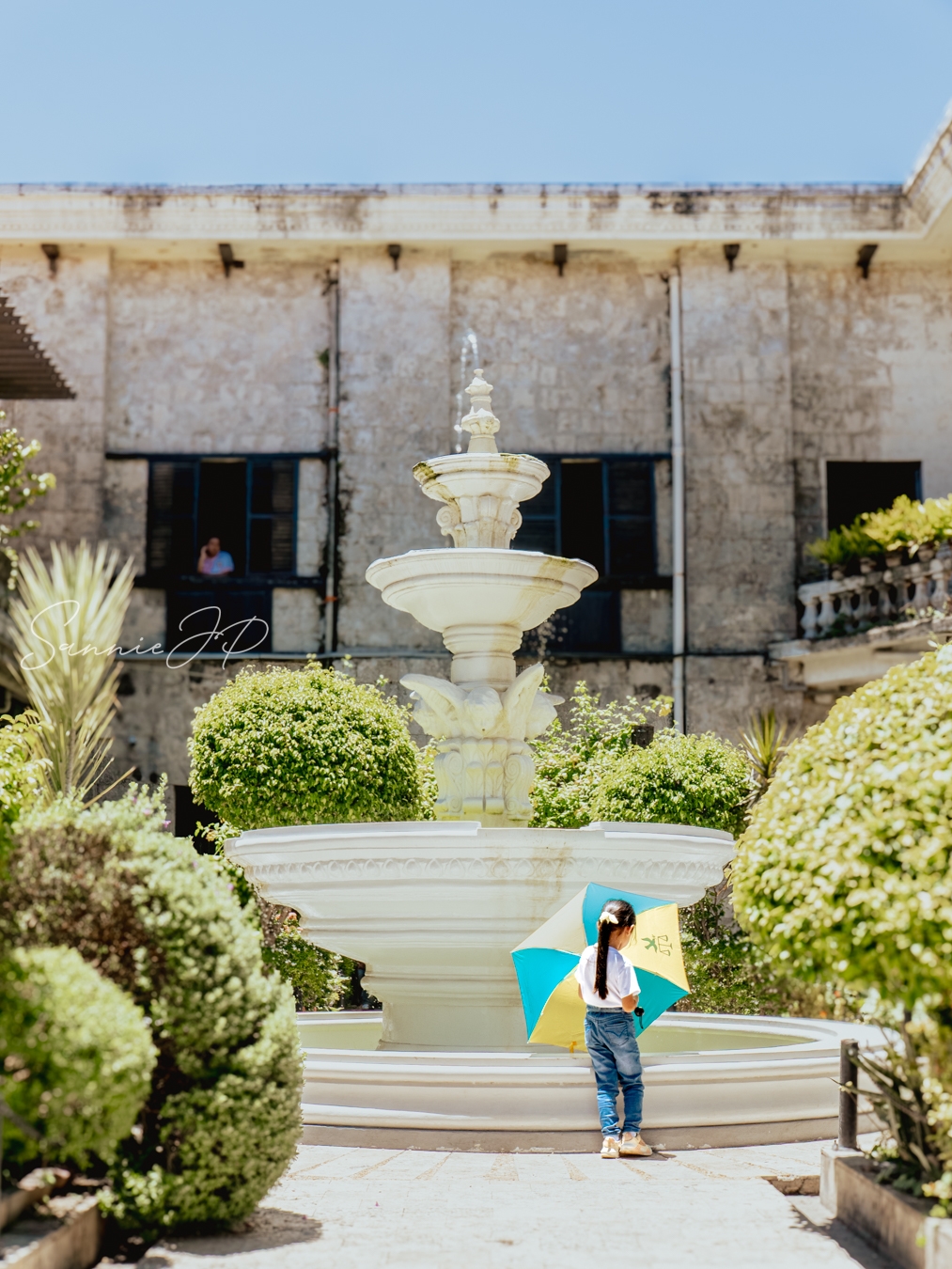 フィリピン　セブ島　マクタン島　サント・ニーニョ教会　観光　中庭