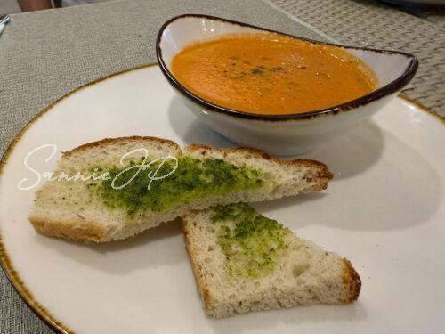 フィリピン セブ島 マクタン島 Bluewater Maribago Pizzeria Delfino's トマトスープ