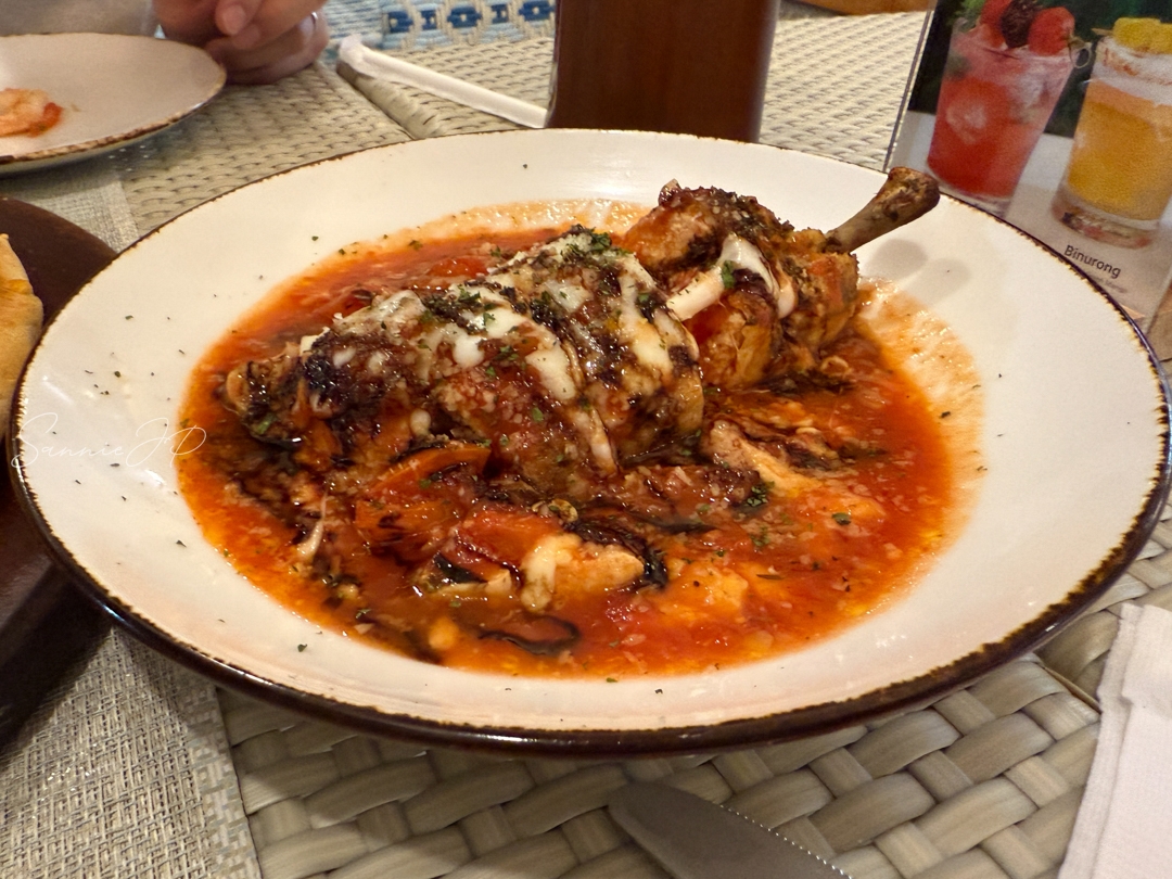 フィリピン セブ島 マクタン島 Bluewater Maribago Pizzeria Delfino's カプレーゼチキン