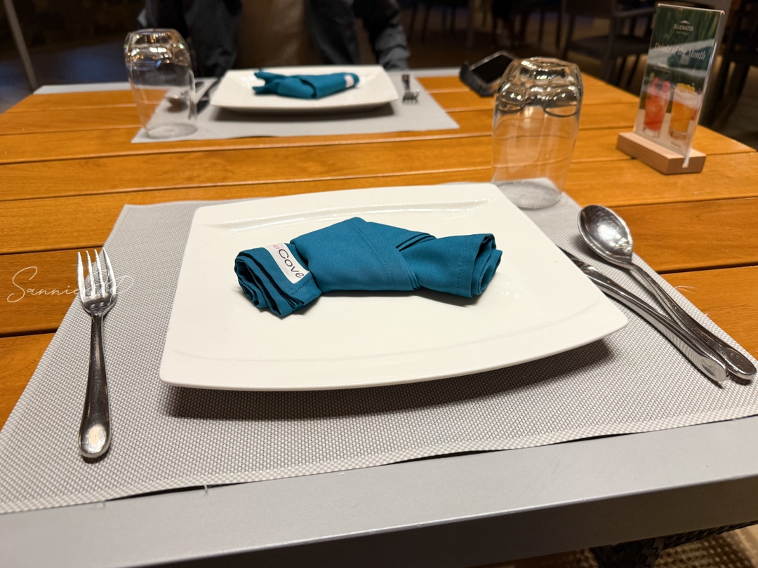フィリピン セブ島 マクタン島 TheCoveLiveSeafoodRestaurant BluewaterMaribago テーブルセッティング