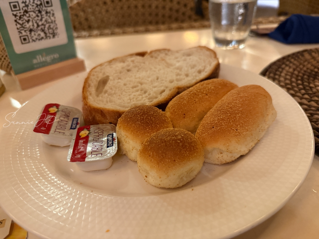 Allegro Restaurantのディナーで提供されたサービスパン