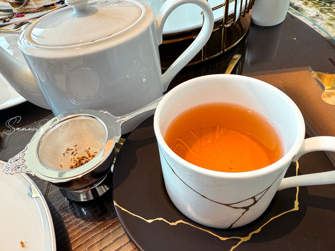 ピエール・エルメ・パリ監修のフレーバーティー「Frow」。華やかな香りがスイーツにぴったり