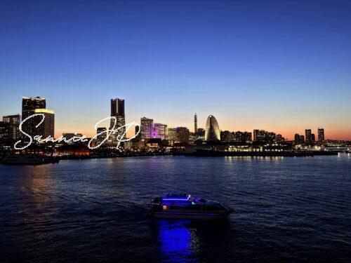 横浜大さん橋から見たみなとみらいの夜景