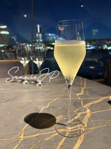 乾杯はシャンパンで