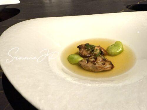 鶉のグリエとコンソメ・ド・ヴォライユ 鶏節・有機水