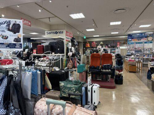 トコー有楽町店には飛行機の座席があり商品を試せます