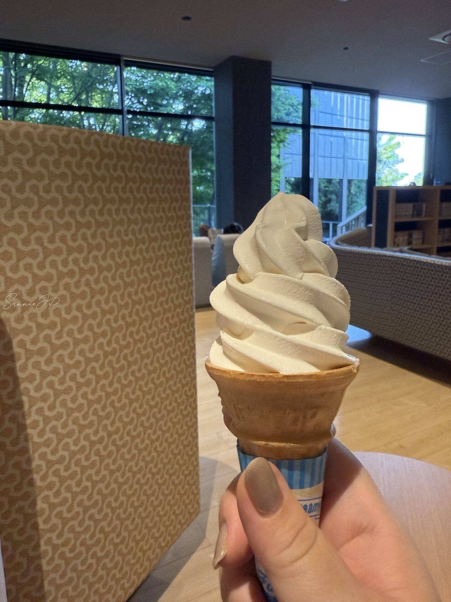 花景の湯で入浴後に食べた、さっぱり味のソフトクリーム