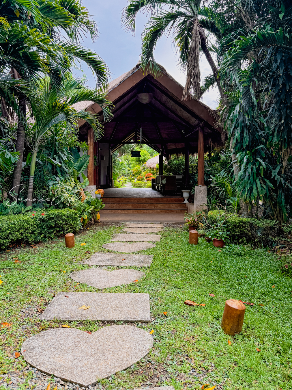 フィリピン・セブ島マクタン島にあるスパ・マッサージPrana Arnika Spaのエントランス