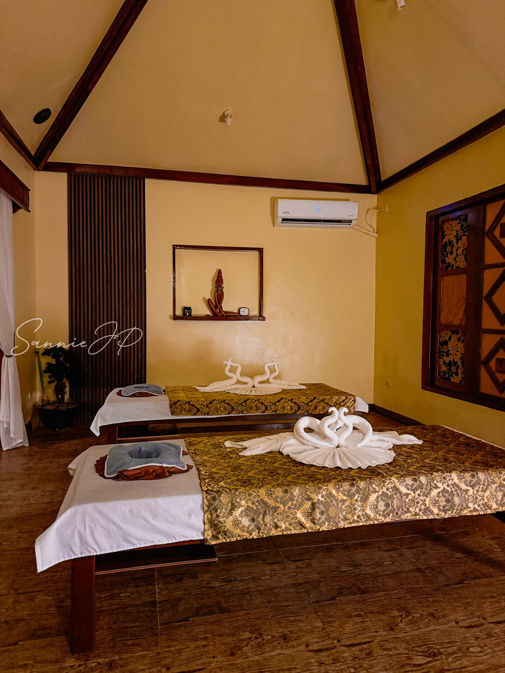 フィリピン・セブ島マクタン島にあるスパ・マッサージPrana Arnika Spaの施術室内