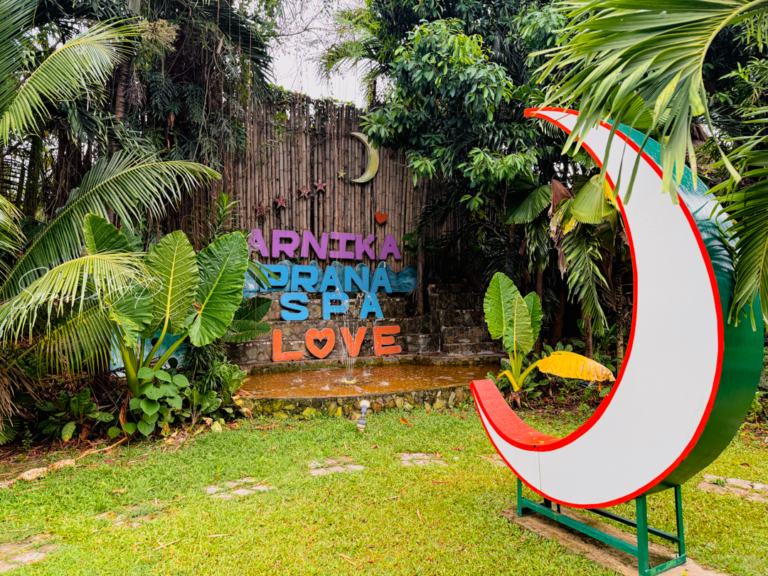 フィリピン・セブ島マクタン島にあるスパ・マッサージPrana Arnika Spaの中庭