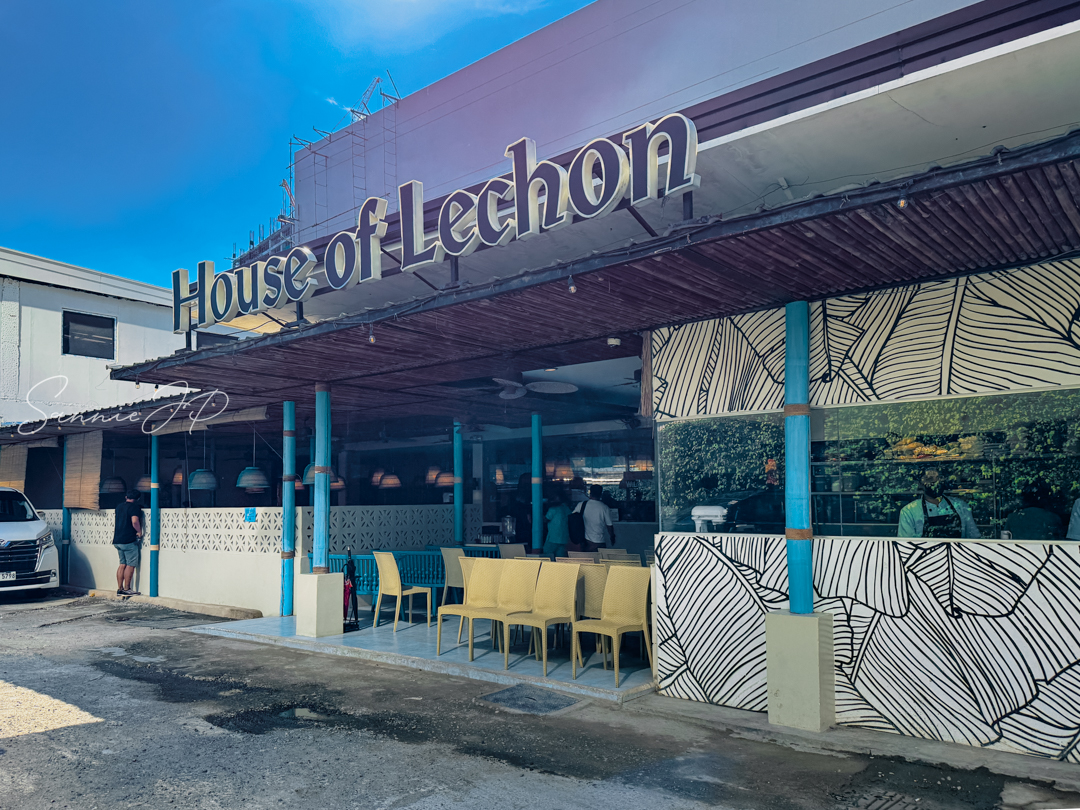 セブシティにあるHouse of Lechon Acacia Street店の入口