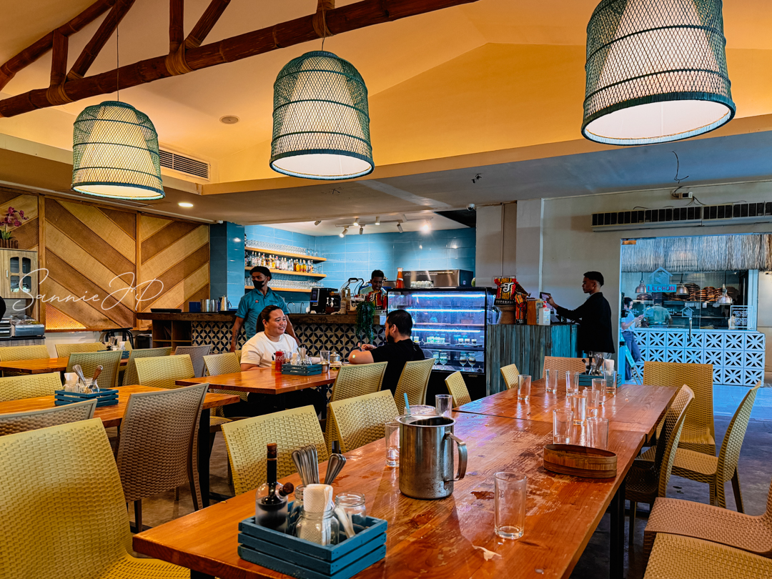 セブシティにあるHouse of Lechon Acacia Street店の店内