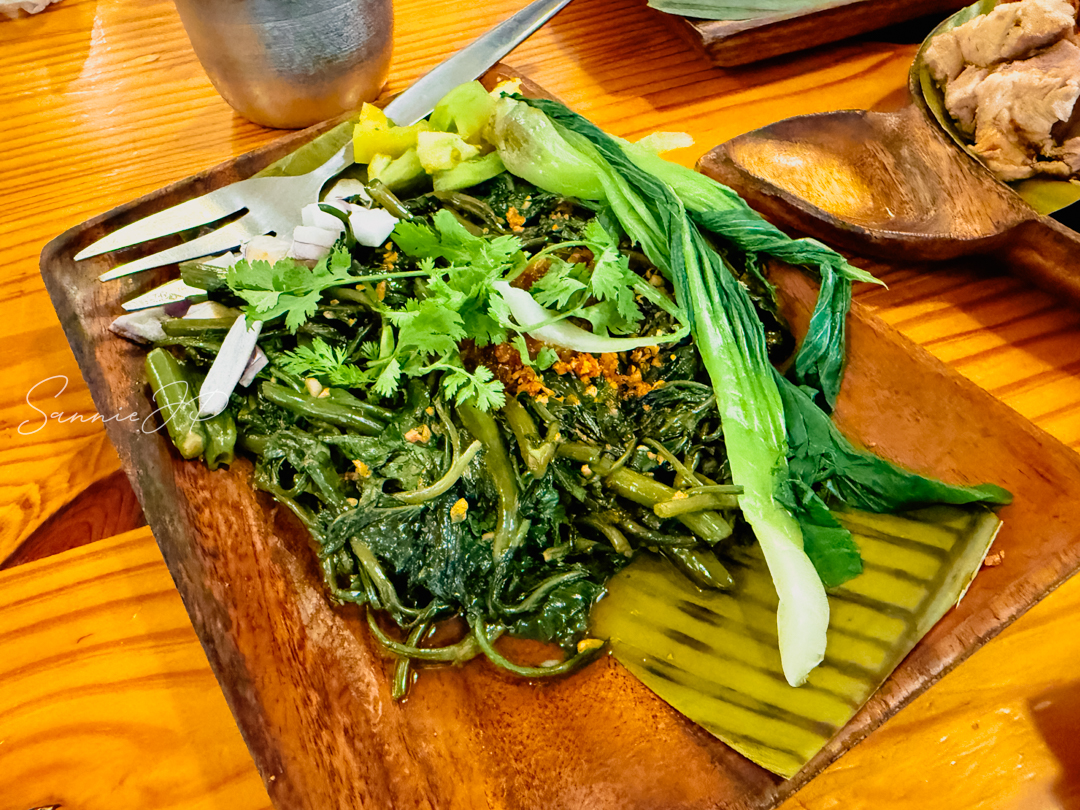 House of Lechon Acacia Street店で食べた空芯菜炒め