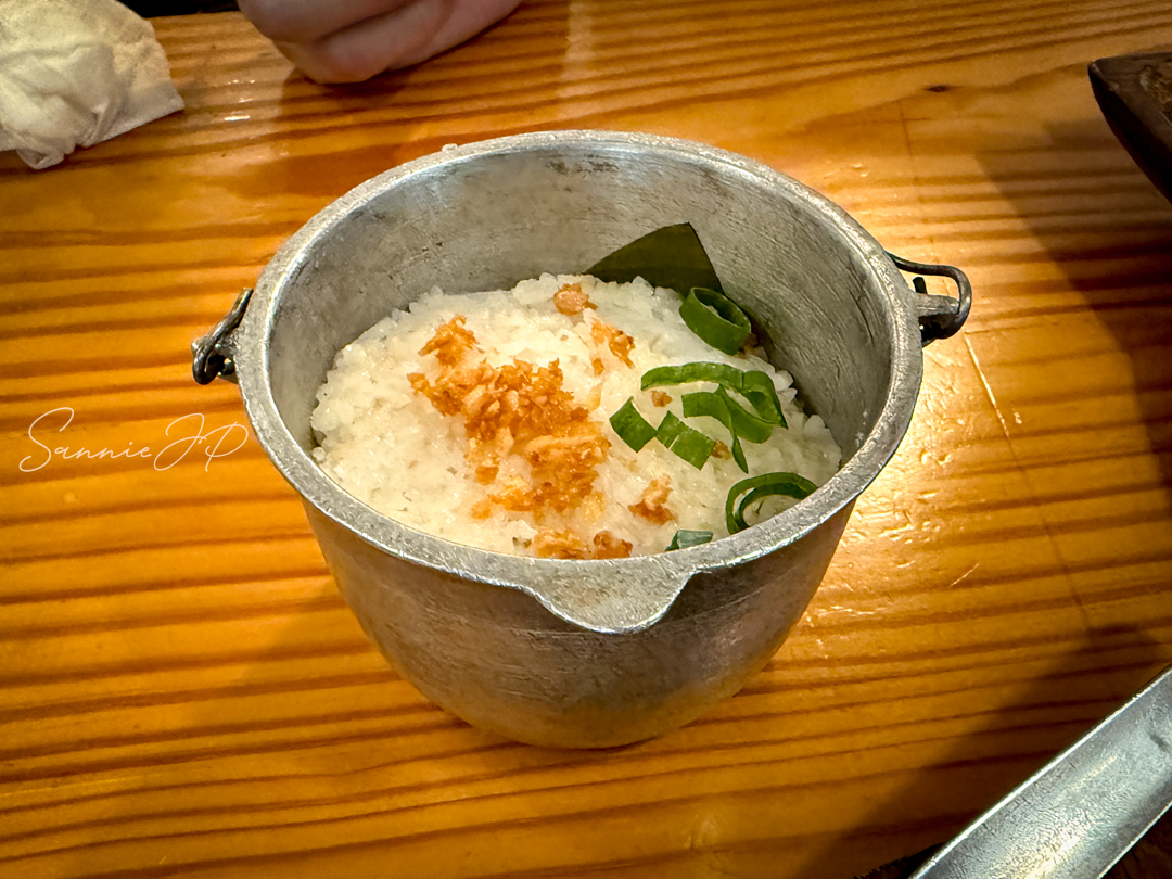 House of Lechon Acacia Street店で食べたガーリックライス