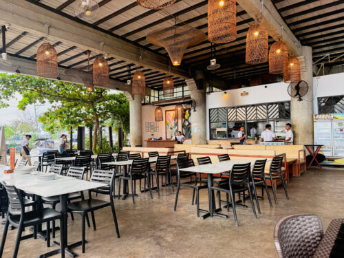 Parola Seaview Restaurantの店内