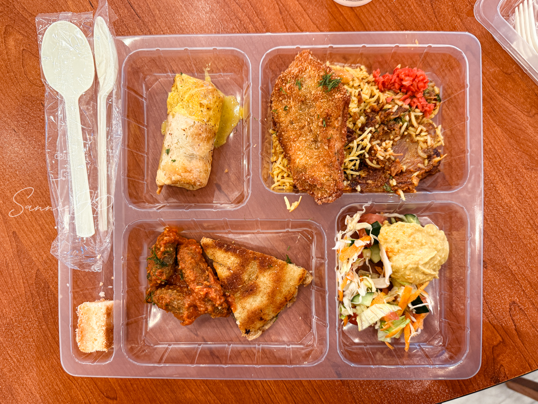 エジプト料理を中心に振る舞われたハラールフード、本格メニューが伝わる写真