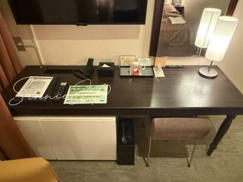 ホテルユクエスタ旭橋のデスク周り