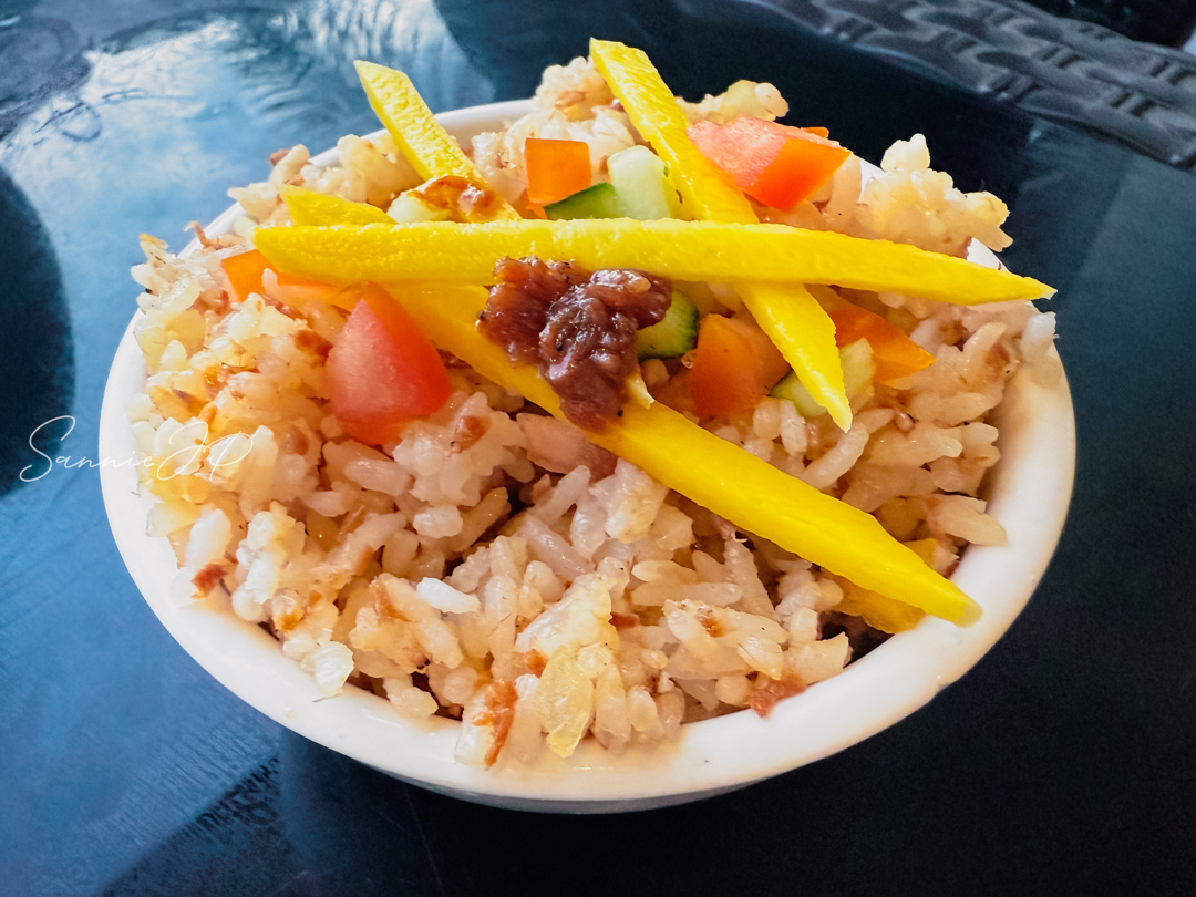 フィリピン・セブ島マクタン島にあるParola Seaview Restaurantのガーリックライス