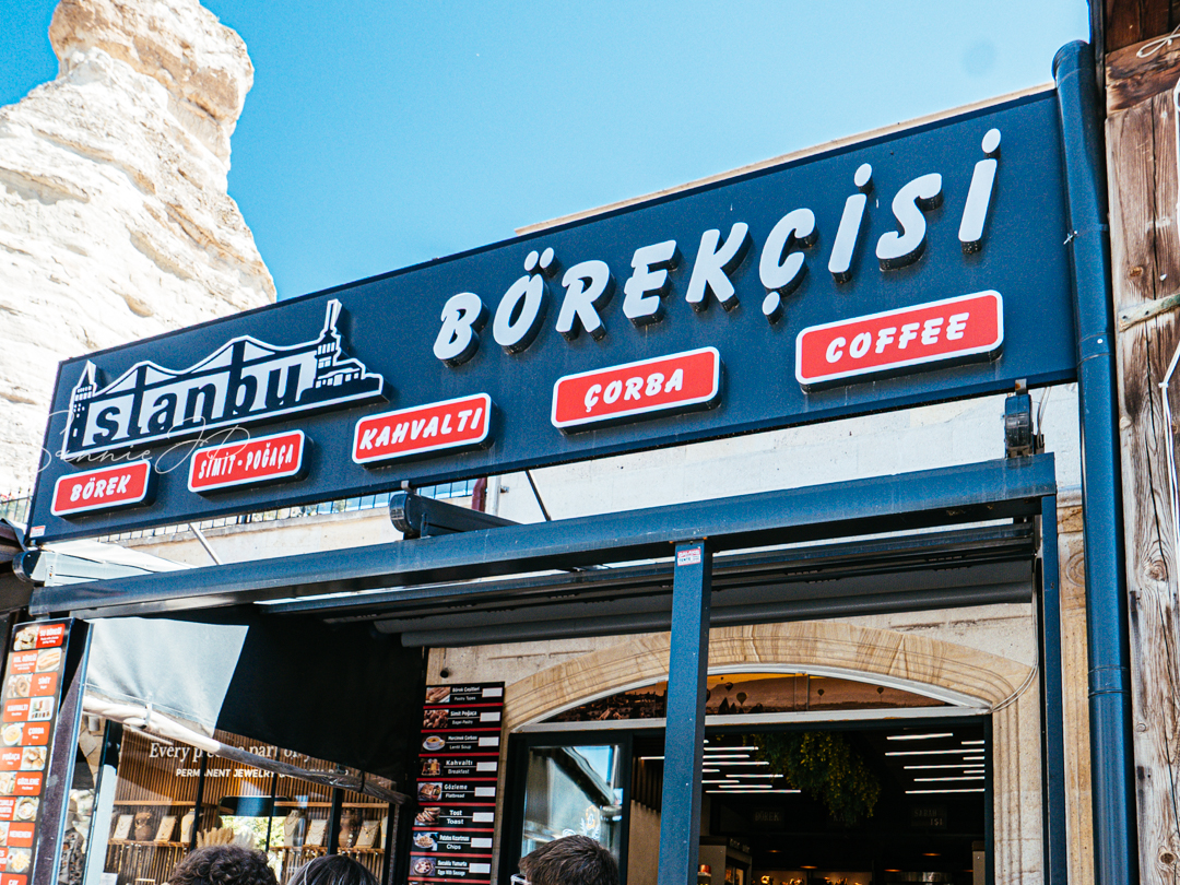 カッパドキア・ギョレメの人気カフェ『İstanbul Börekçisi Göreme』外看板