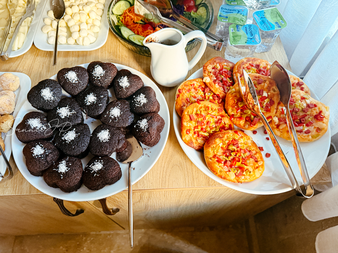 トルコ ギョレメ カッパドキア Majestic Cave Houseの朝食 スイーツとパン