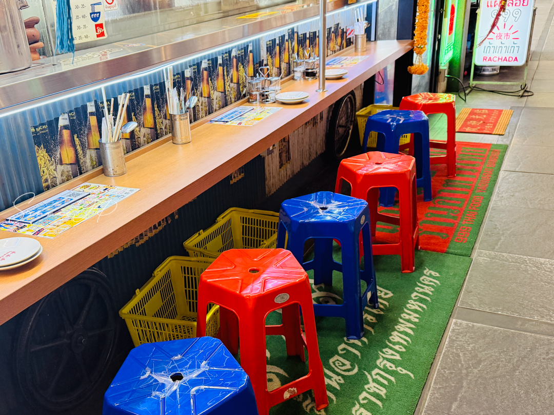 下北沢 タイ屋台999 (カオカオカオ) カウンター席