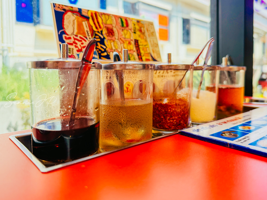 下北沢 タイ屋台999 (カオカオカオ) 調味料