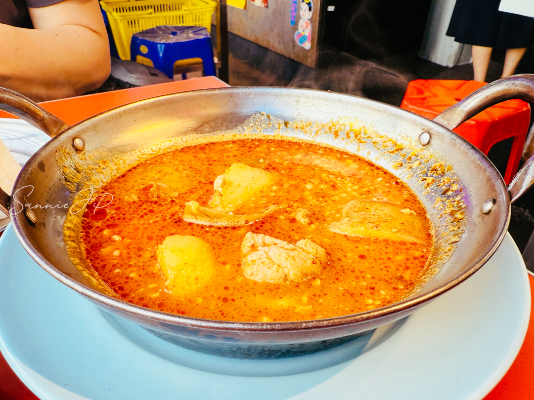 下北沢 タイ屋台999 (カオカオカオ) マッサマンカレー