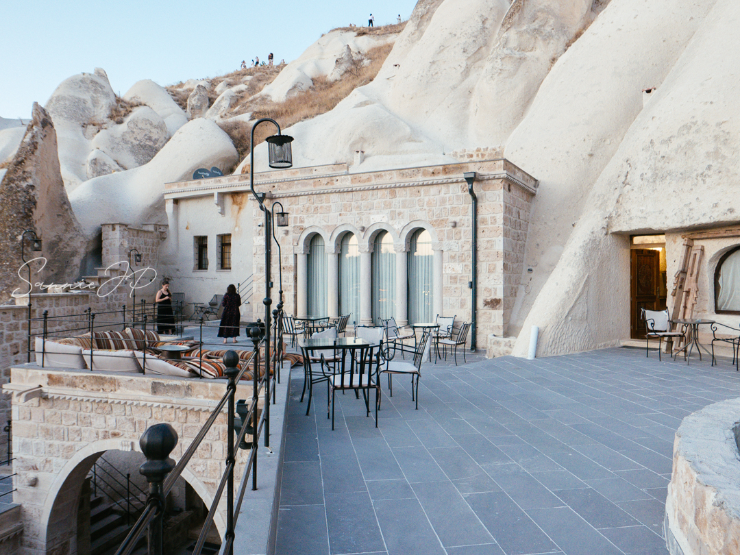 トルコ カッパドキア ギョレメのMajestic Cave House最上階テラス。宿泊者は誰でも利用できる美しいパブリックスペースの様子