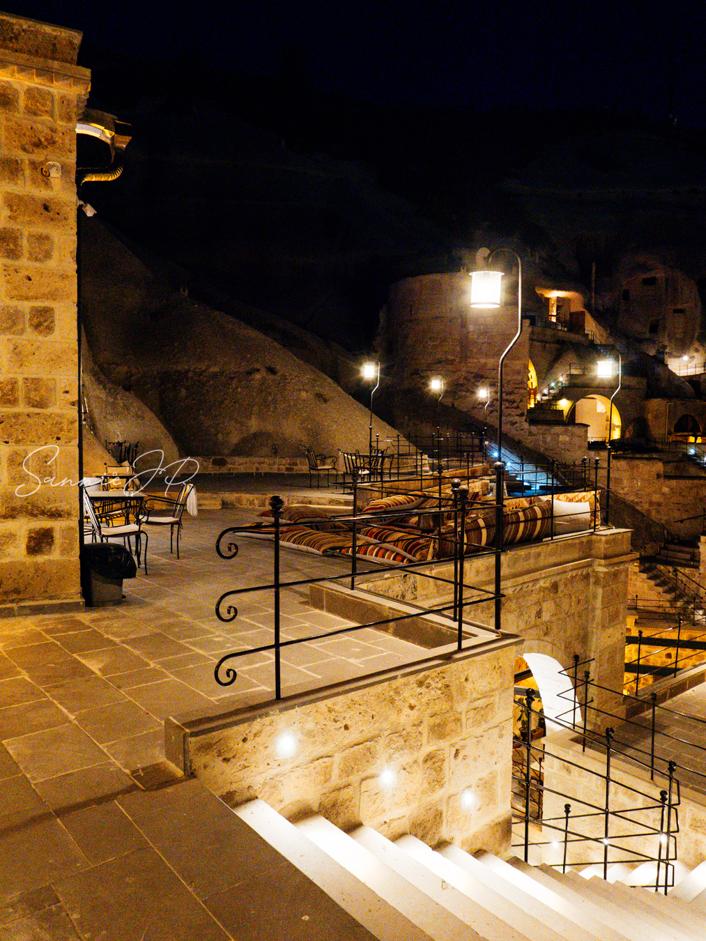 トルコ ギョレメ カッパドキア Majestic Cave Houseの最上階テラス 夜の雰囲気