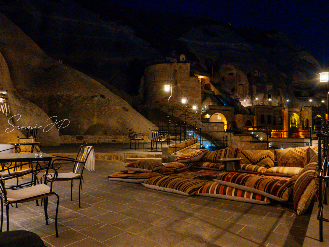 トルコ ギョレメ カッパドキア Majestic Cave Houseの最上階テラスの夜の雰囲気