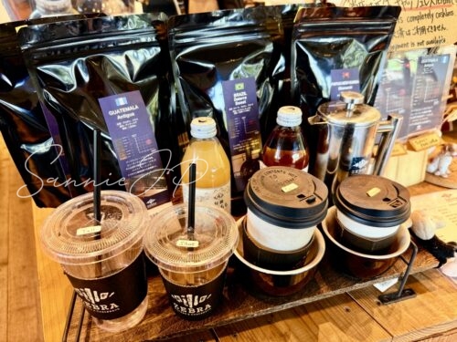 ZEBRA Coffee & Croissant 稲城中央公園店のカップのサイズ
