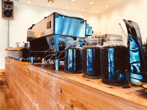 ZEBRA Coffee & Croissant 稲城中央公園店の受取カウンター