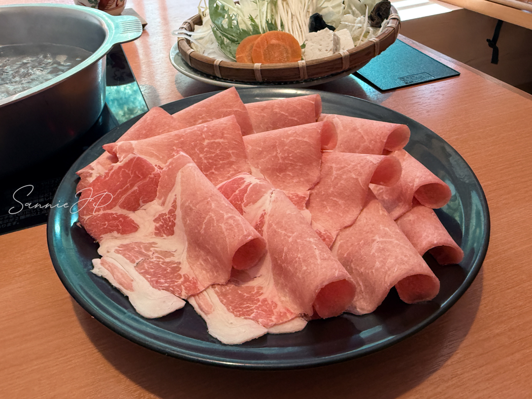 三元豚の薄切り肉。柔らかな旨みで心までほどける味わい