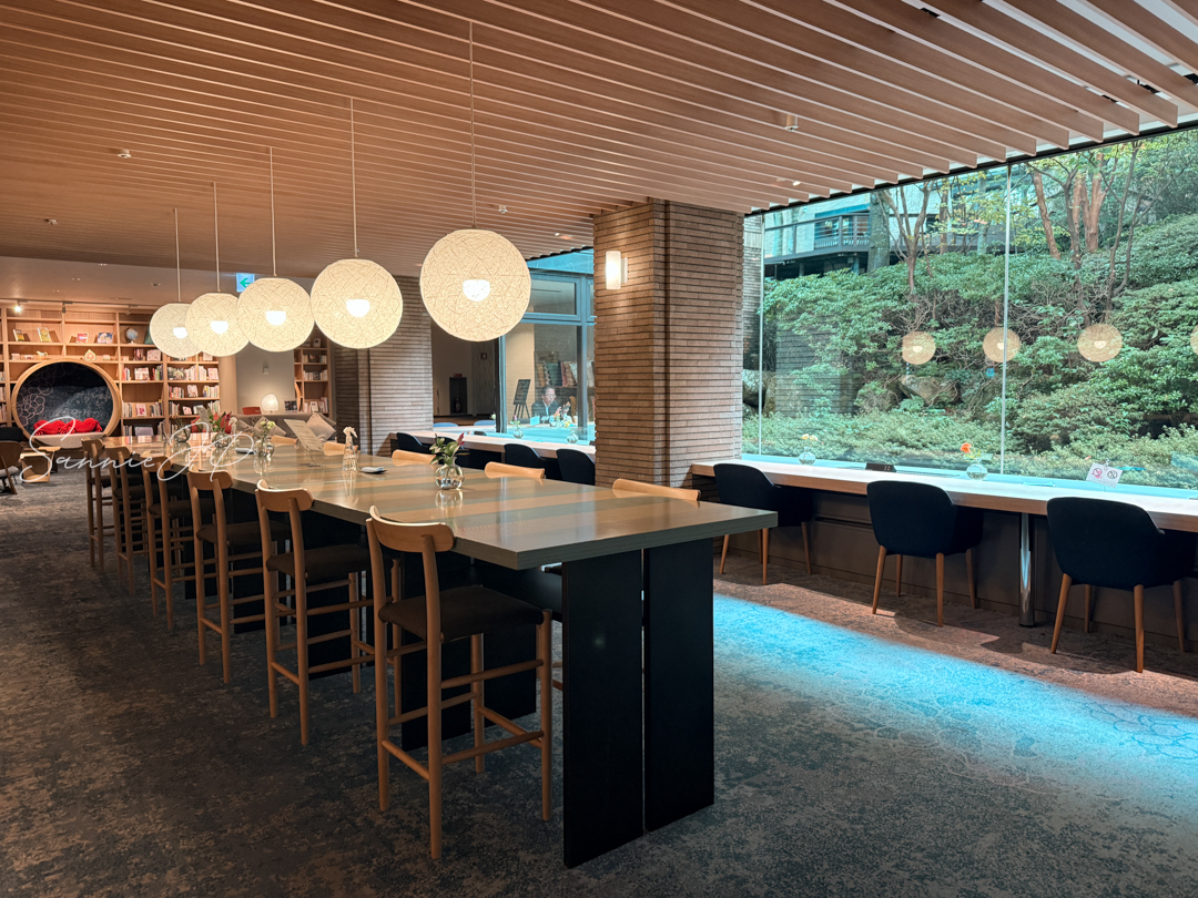 センターテーブル（斜め）｜どの角度から見ても美しいモダンなテーブル空間