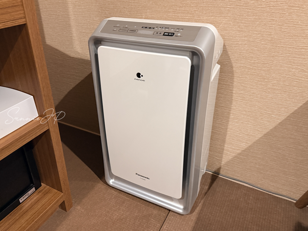 箱根ゆとわ客室に設置された空気清浄機。女性ひとり旅でも空気環境が気になる人にうれしい設備