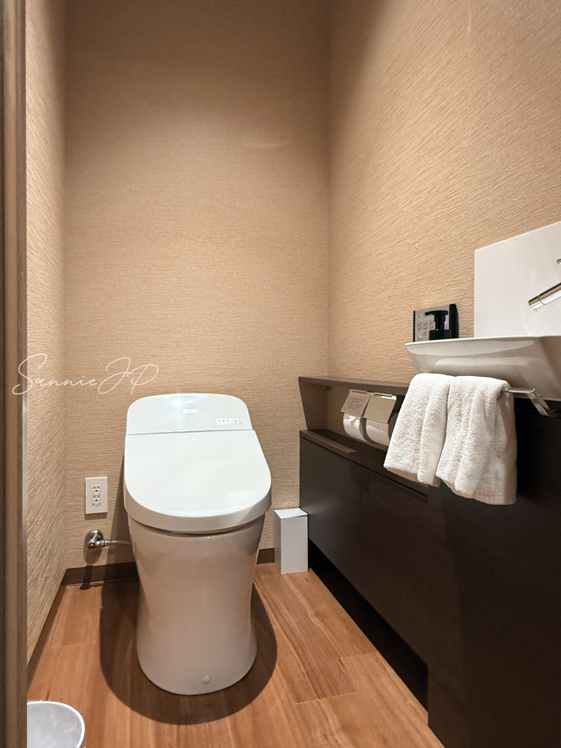 清潔感のあるトイレと洗面スペース。箱根ゆとわで女性ひとり旅でも安心できる水まわり