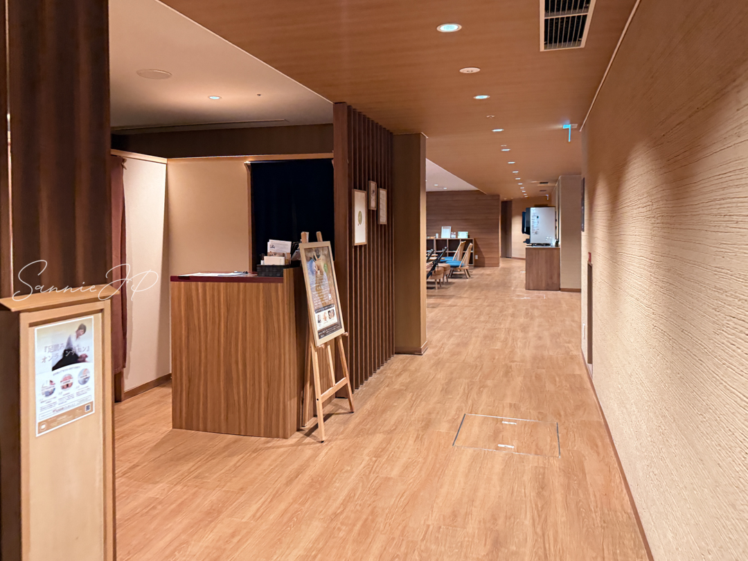 リラクゼーションスパ入口｜落ち着いた雰囲気のスパエリア入口