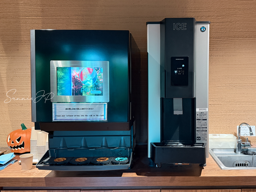 スパラウンジのドリンク台｜冷たいジュースや炭酸水でリフレッシュ