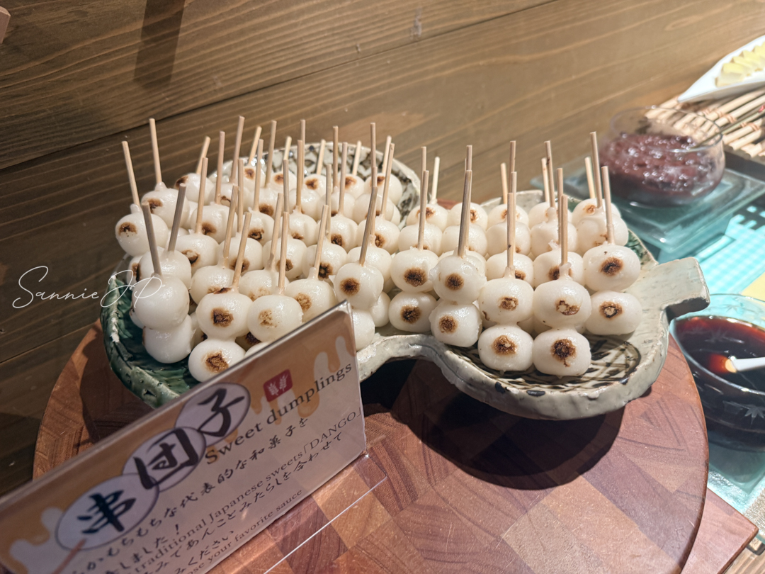 お団子のトッピング｜もちもち食感のお団子に自由なトッピングを楽しめる