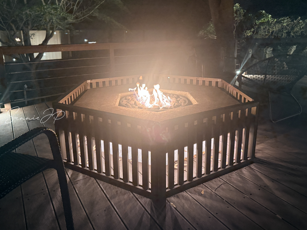 焚き火の炎｜火のゆらめきに癒されながら語らう穏やかな夜時間