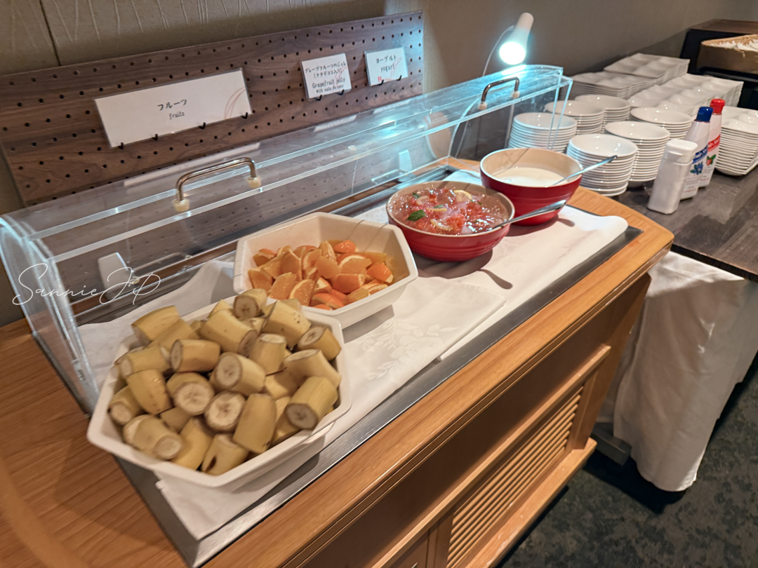 バナナやミカン、ヨーグルトが並ぶコーナー。箱根ゆとわひとり朝食の締めにうれしいデザート系