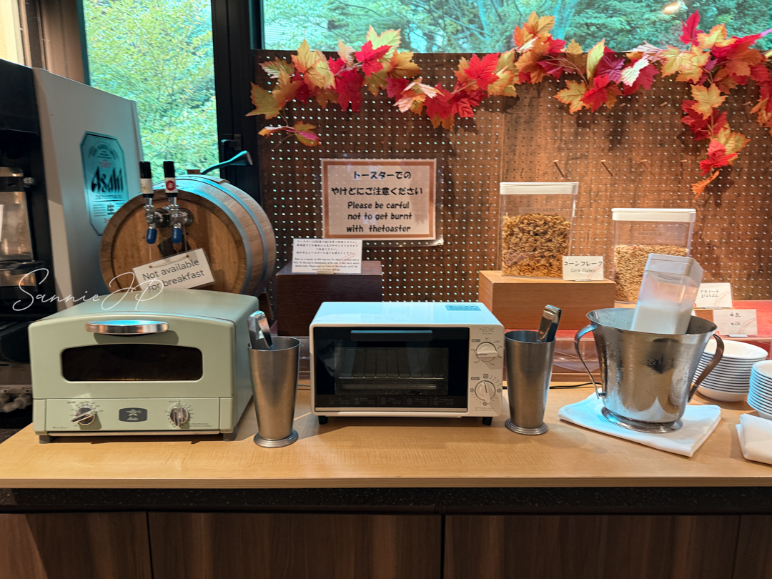 2台のトースターとシリアル類。箱根ゆとわ朝食ビュッフェで洋食スタイルも楽しめる配置