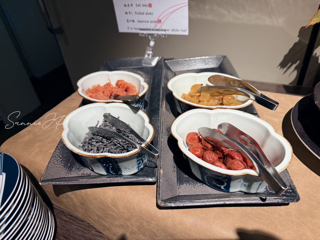 塩昆布やたらこ、梅干しなどご飯のお供。箱根ゆとわで白ご飯が進む和の味わい