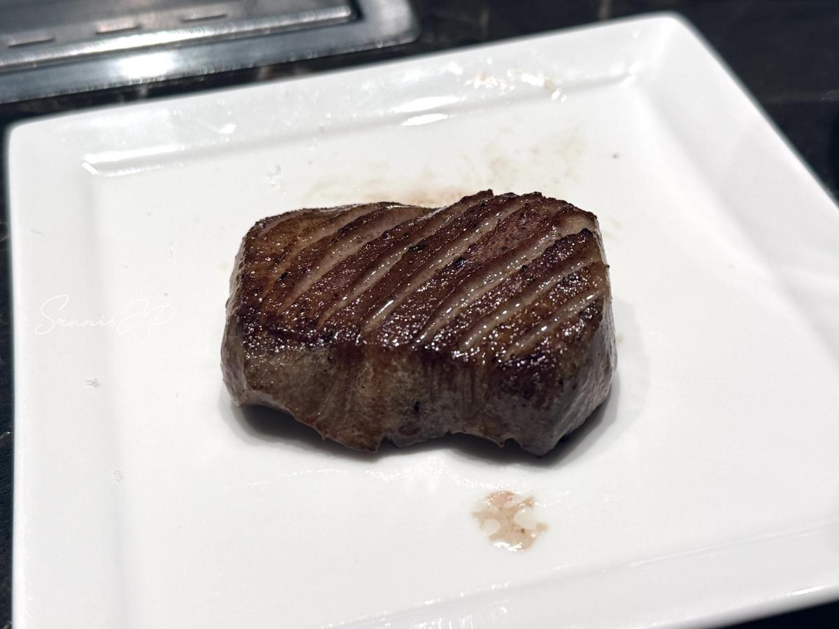 絶妙な焼き加減で仕上がったタン。香ばしい表面と柔らかな食感に心が満たされる、新進気鋭の人気メニュー。